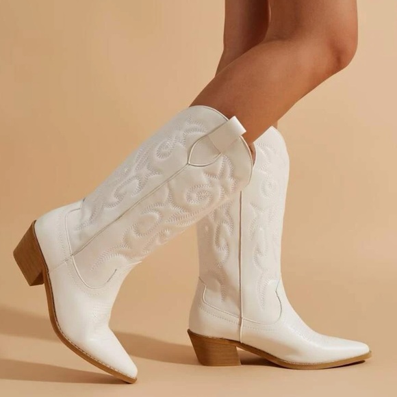 ✨SOLD ✨ NWT White and Tan Faux Leather boots! - Picture 2 of 7